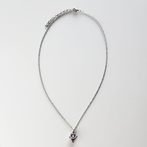 Dainty purple pearl necklace with a small silver chain - Picture 3 of 6